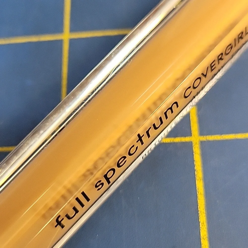 Covergirl Full Spectrum Brightening Concealer All Day Idol 3.8ml New